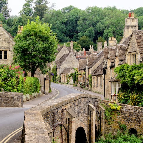 Discover the picturesque Cotswold villages right on your doorstep, including the likes of Bourton-on-the-Water and Bibury