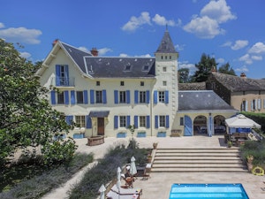 The Chateau in the Meadow image 9