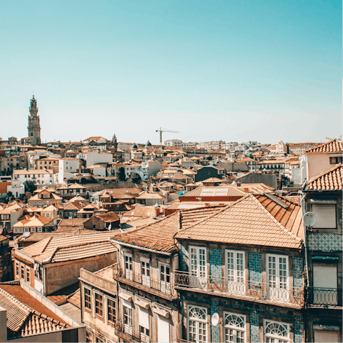 Stay in the heart of the city on Rua de Santa Catarina