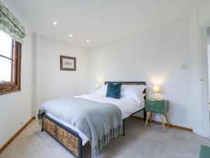 Round the Twist image 9