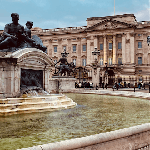 Admire Buckingham Palace, under a thirty-minute stroll away