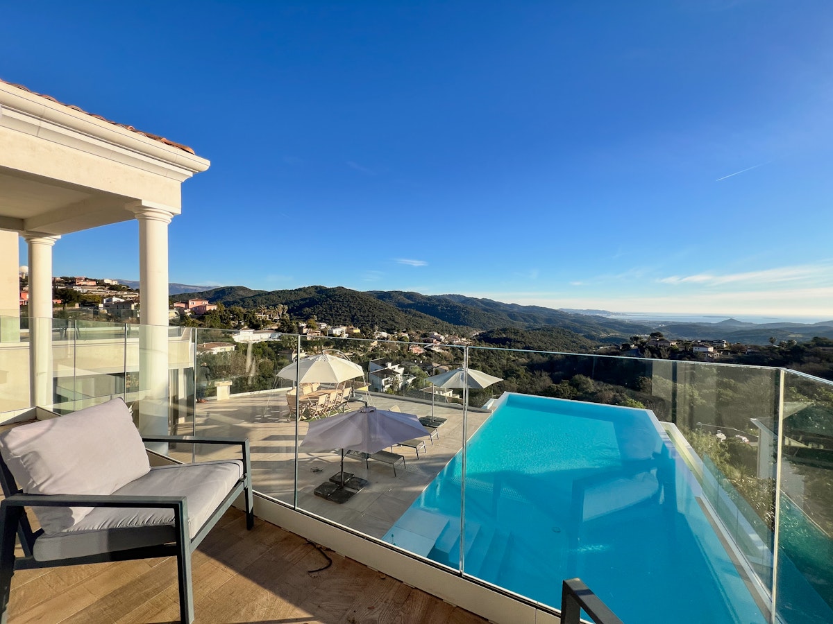 Azure Hills, Provence-Alpes-Côte d'Azur