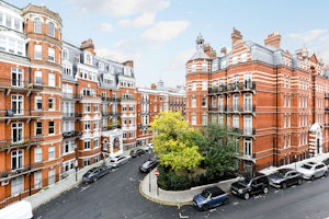 Red Brick Wonderland image 2
