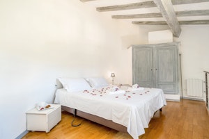 Luberon Vines & Woodland image 14