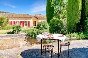 Luberon Vines & Woodland image 12