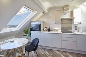 The Whitby Bowler image 3