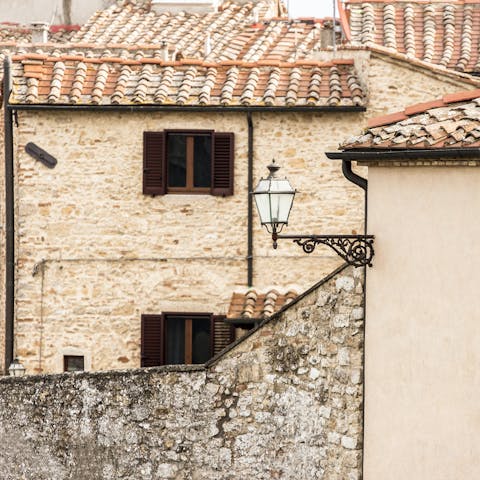 Pay a visit to the nearby village, Volterra