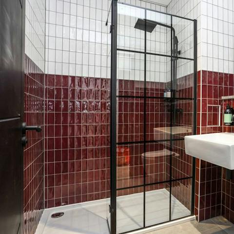 Get mornings off to an invigorating start with a soak under the bathrooms' rainfall showers