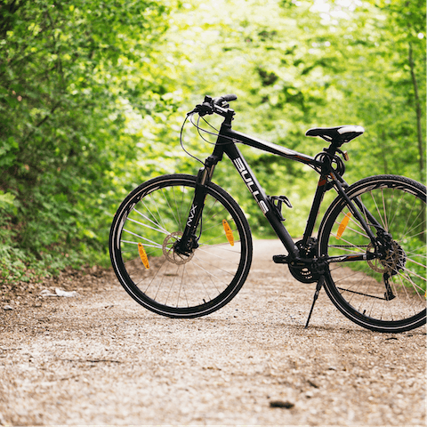 Hire a bike in Ambleside and cycle along the scenic fells and country roads 