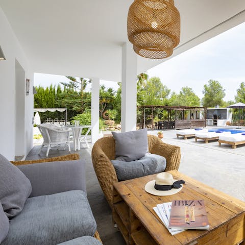 Take a seat on one of the outdoor sofas and enjoy cocktails and conversation in the sunshine