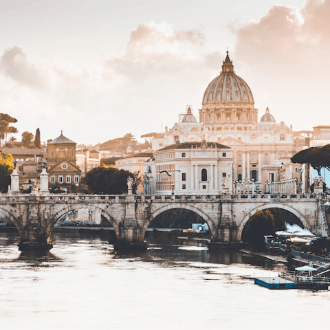 Explore the beautiful city of Rome on foot and admire the most iconic sights