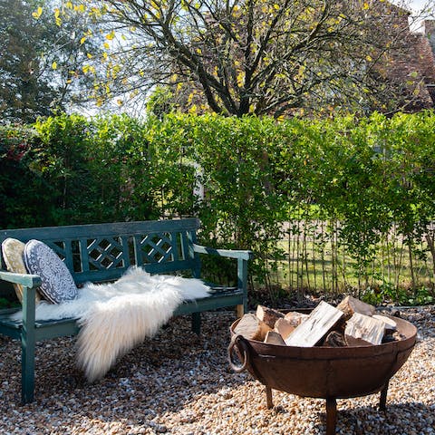 Cosy up by the fire pit and enjoy stargazing on a clear night