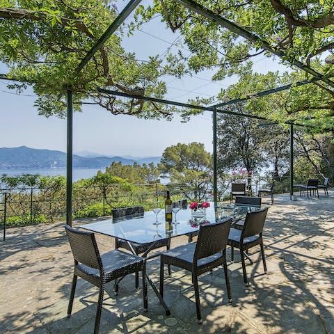 Dig into alfresco pansoti and local wines with sea views
