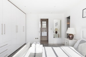 Contemporary Cromwell image 14