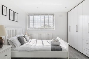 Contemporary Cromwell image 13