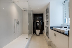 Contemporary Cromwell image 11