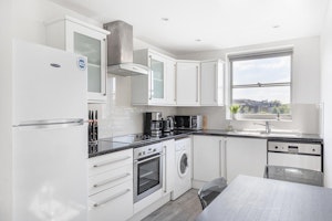 Contemporary Cromwell image 9