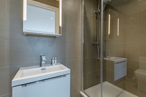 Contemporary Cromwell image 8