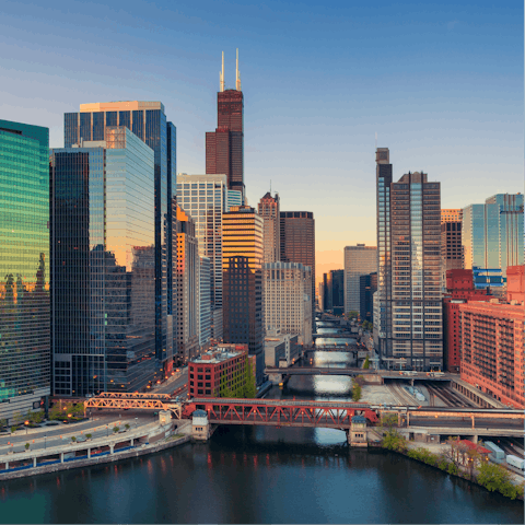 Stay amidst the towering highrises of South Loop in central Chicago