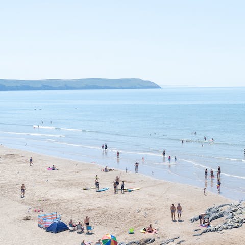 Cardigan Bay's sandy beaches are just an eighteen-minute drive away