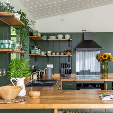 Show off your cooking skills in the gorgeous kitchen-diner