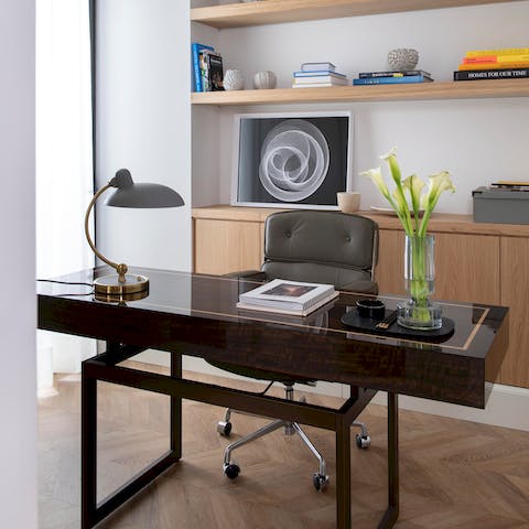 Catch up on work or write a blog of your stay in Barcelona in the home office