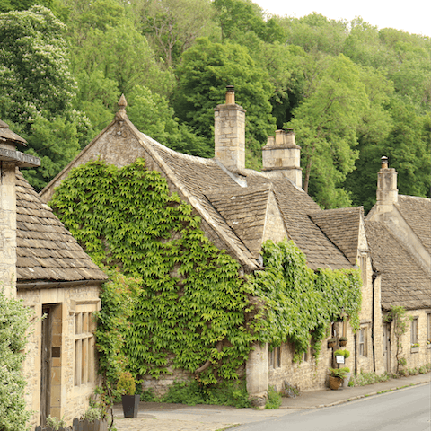 Explore the charming surrounding area, including the town of Cirencester