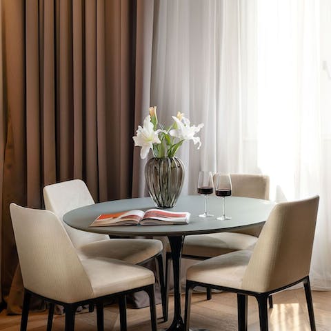 Tuck into delicious pizza and pasta dishes around your stylish dining set