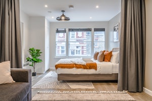 Queen of Chinatown image 5