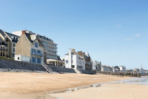 Staring out to Sea image 9
