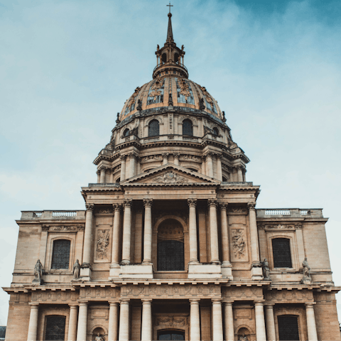 Visit Napoleon's tomb – Invalides is only twenty minutes away