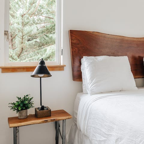 Sleep well in the minimalist bedroom