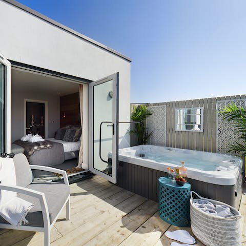 Relax in the hot tub, but without having to take your eyes off the stunning view