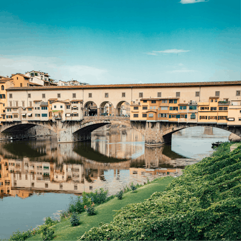 Start your Florentine adventure with a stroll to Ponte Vecchio