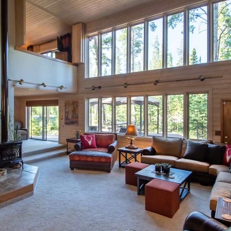 A luminous living space that feels close to nature