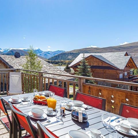 Enjoy alfresco breakfasts with stunning mountainous views on the terrace 