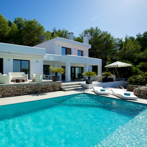 Cool-off in the infinity pool