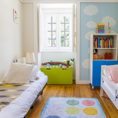 Entertain your children with lots of toys in the cute kid's bedroom