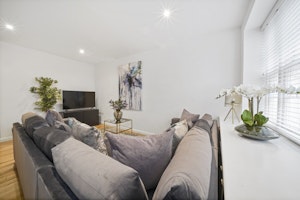 Escapade image 11