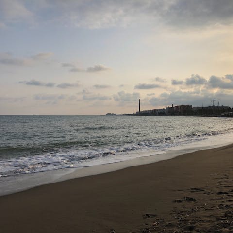 Head to Playa las Dunas, 3.1 kilometres away