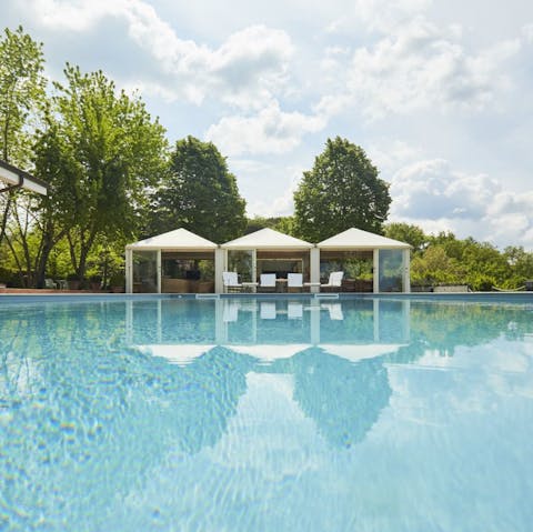 Cool off from the Tuscan summer sun in the private saltwater pool