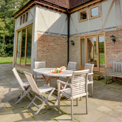 Take breakfast alfresco on the patio