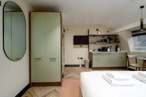 Euston Serenade image 8