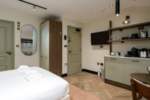 Euston Serenade image 7