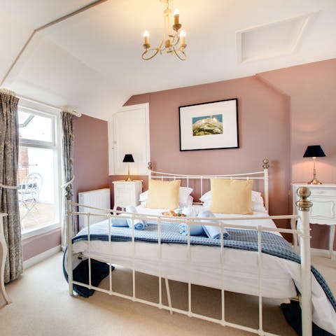 Wake up in the elegant main bedroom and step straight out onto your rooftop terrace with its sea views