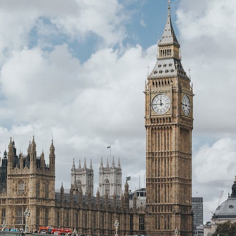 Begin your stay with a stroll to Big Ben – just fifteen-minutes away