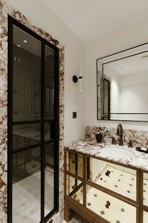 A Parisian Beauty image 10