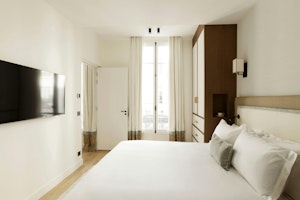 A Parisian Beauty image 9