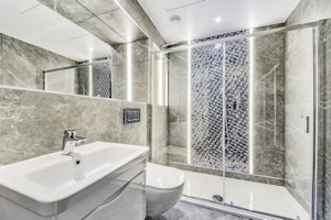 Lush Luxe image 3