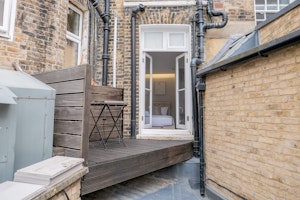 London Grace image 9